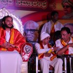 Devanahalli MLA Mr. Pillamunishamappa and Justice Shivraj Patil felicitating Bhagavan Shree Prasannaji