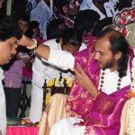 Devanahalli MLA Mr. Pillamunishamappa and Justice Shivraj Patil felicitating Bhagavan Shree Prasannaji